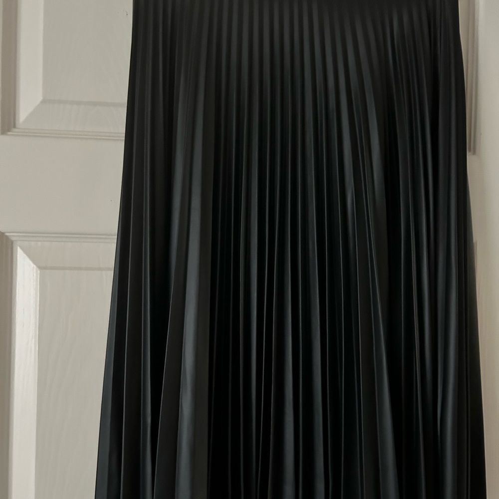 Faux black leather pleated long skirt